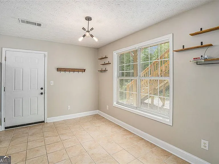 3610 Bonneville Dr — Photo 7
