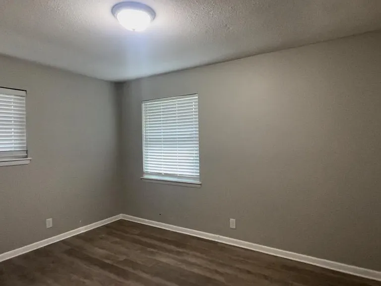 7130 Greenview Dr — Photo 5