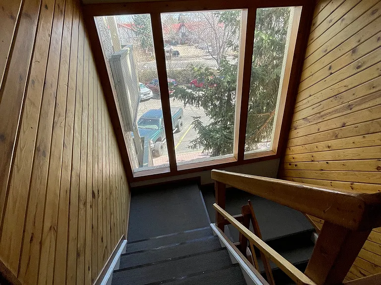 Exiting condo to entrance.