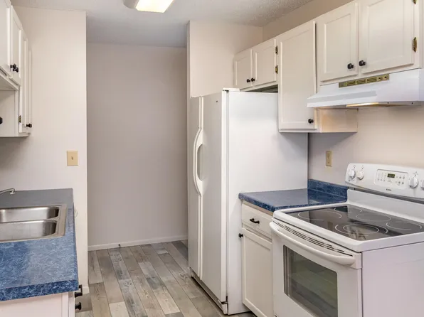 401 E Burnsville Pkwy APT 203, Burnsville, MN 55337