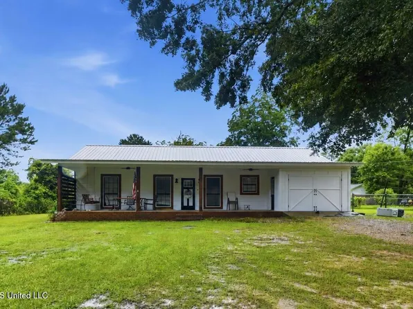 1310 Border Ave W, Wiggins, MS 39577