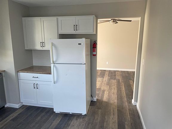 3rd image of 104 E Sycamore St #104