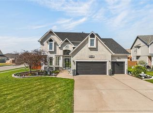 661 N Poplar Cir, Gardner, KS 66030