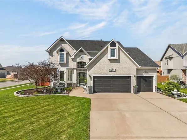 661 N Poplar Cir, Gardner, KS 66030