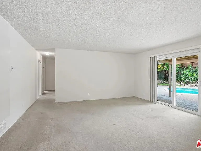 6701 Neddy Ave — Photo 8
