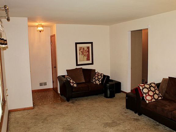 4th image of 16421 Evans Ave