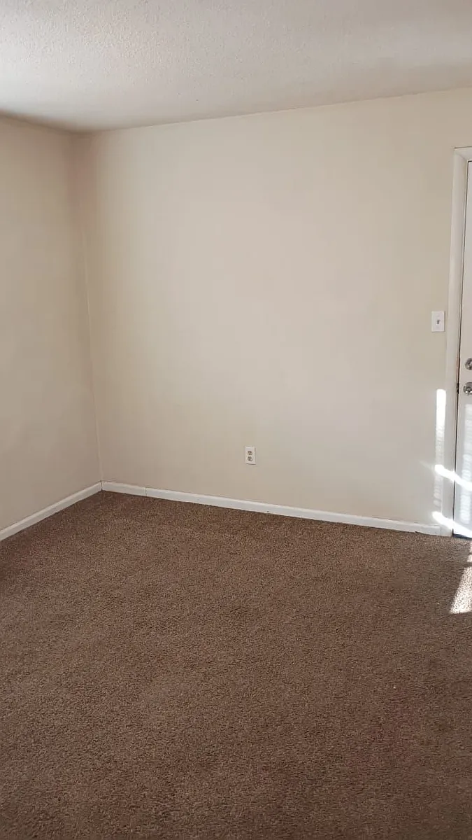 Building Photo - 1 bed, 1.0 bath, $700