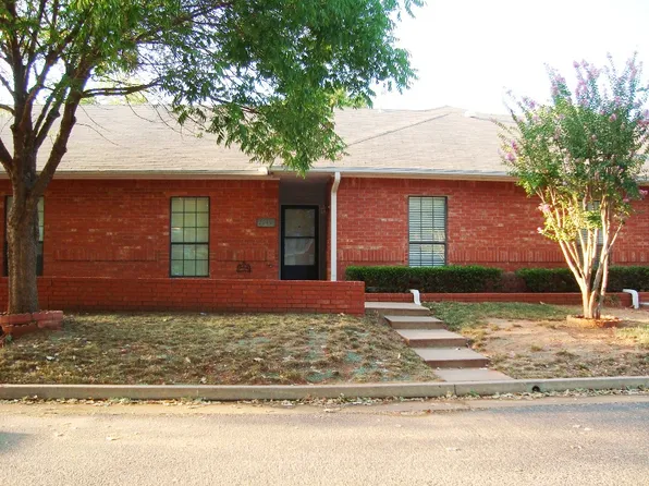 2949 Village Cir, Edmond, OK 73013