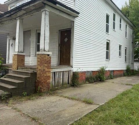 2nd image of 2952 Columbus St