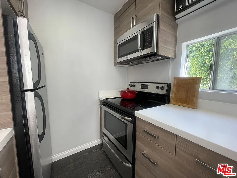 1 bed, 1.0 bath, 700 sqft, $2,650 — Photo 2
