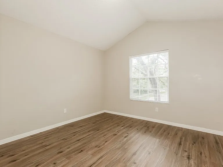 2321 Lyncrest Ct — Photo 13