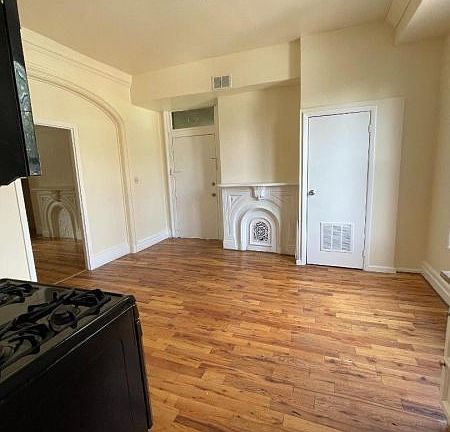 2nd image of 164 N Day St #1L