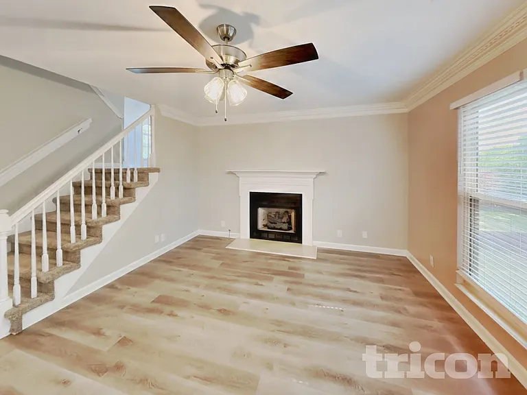 107 Charleston Ct — Photo 3