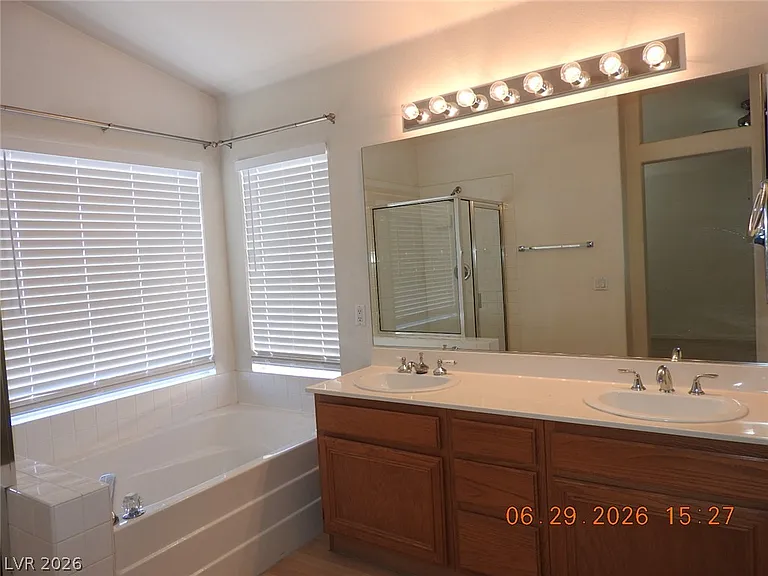 742 Endicott Ct — Photo 25