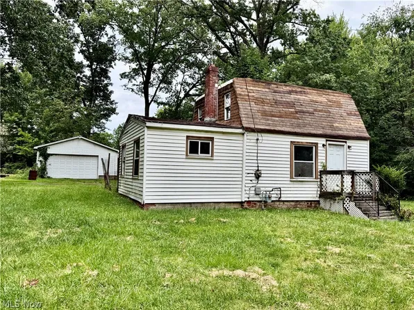 3275 Crestview Ave SE, Warren, OH 44484