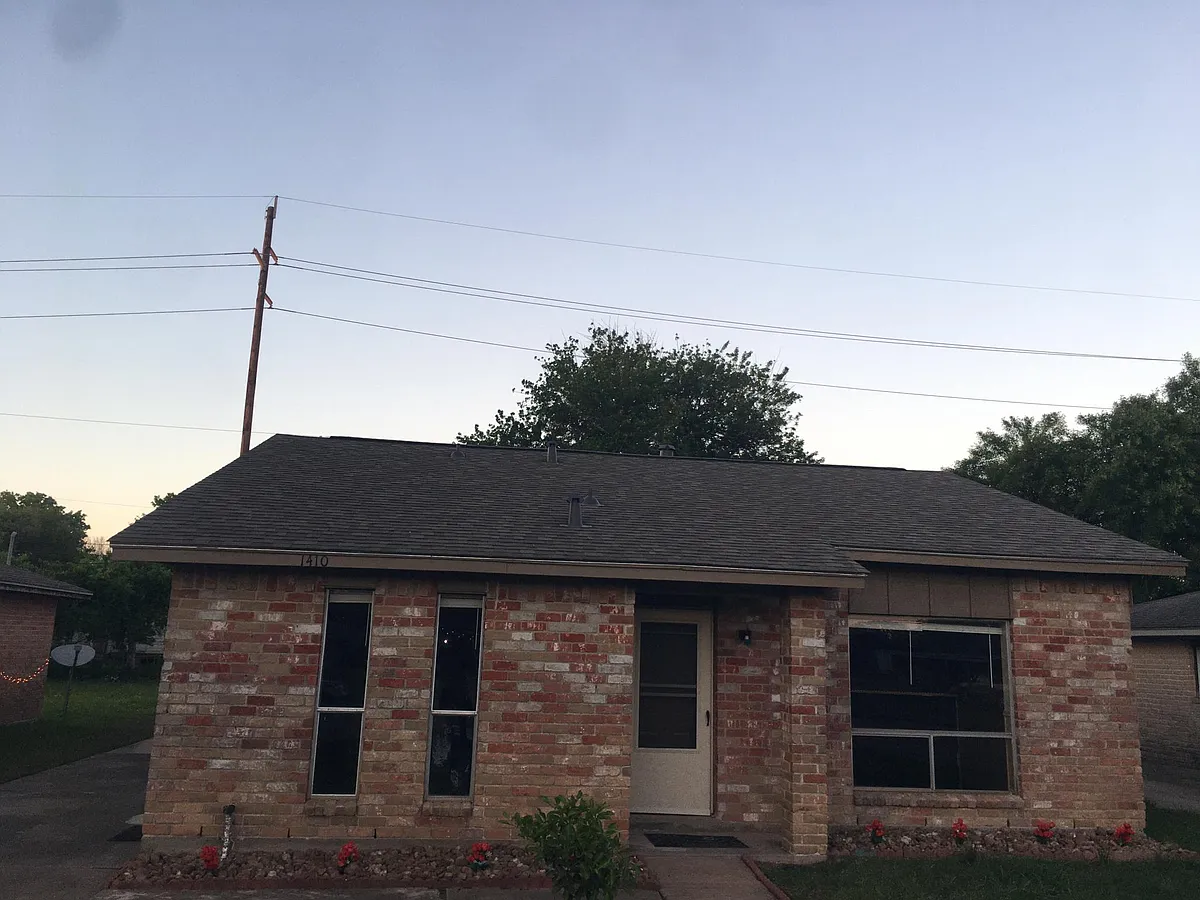 Building Photo - 1410 N Avenue R