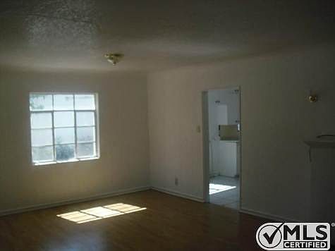5th image of 915 Ellis St