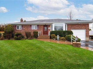 30 Forest Dr, Jericho, NY