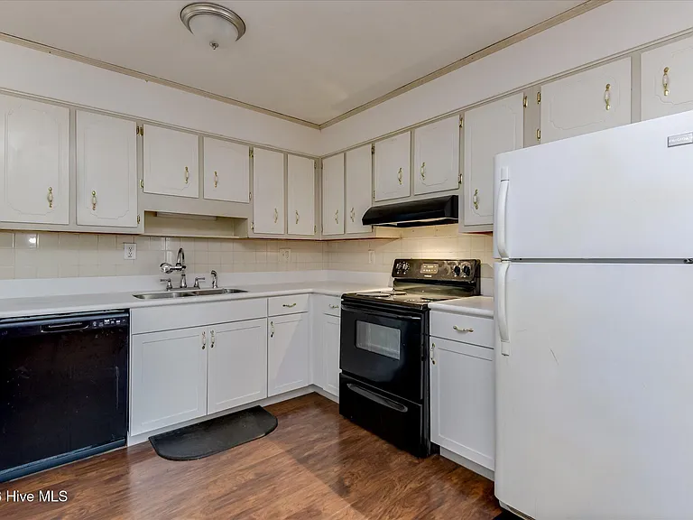 3823 Fairington Dr — Photo 11