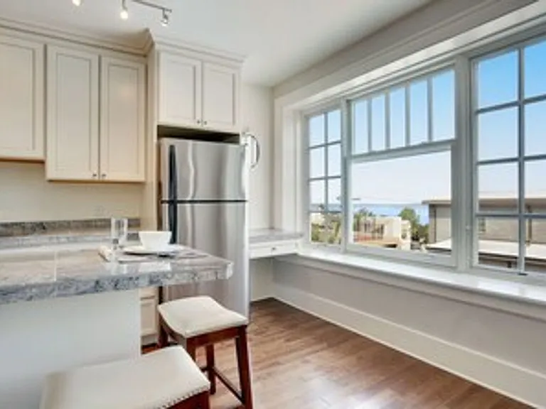 Townhouse Apartments — Photo 4