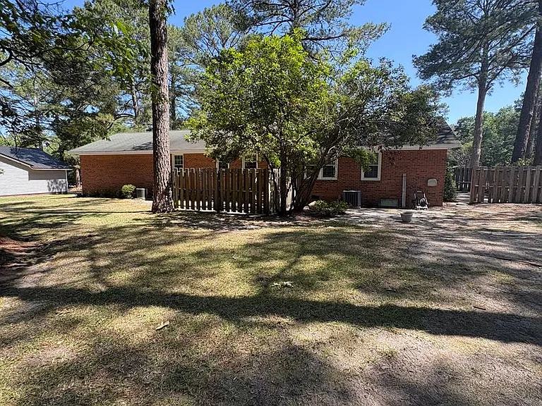 11200 Southgates Dr — Photo 3