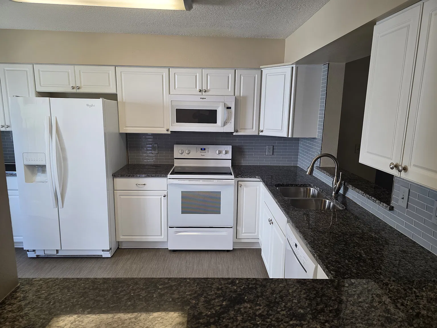 2 bed, $1,425 — Photo 2