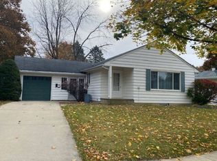 933 Jefferson Dr, Freeport, IL 61032