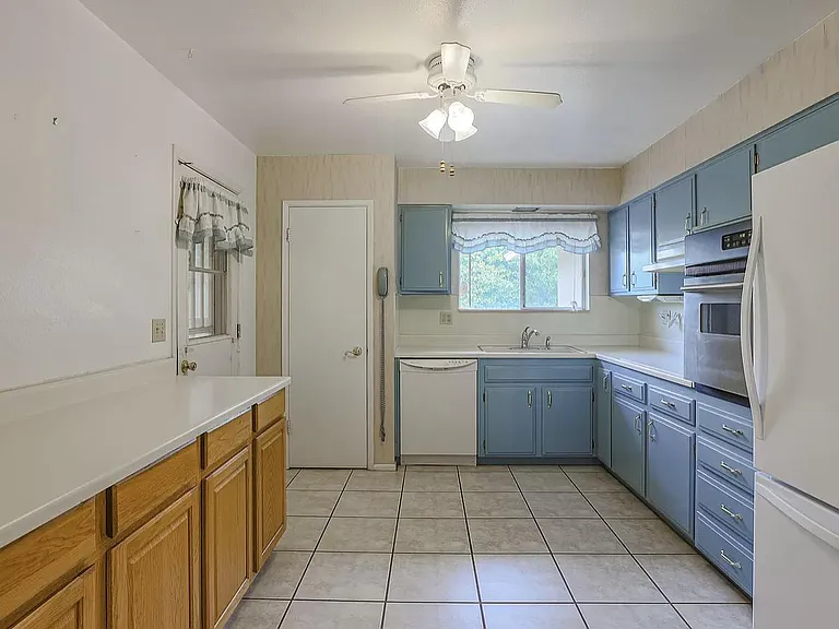 10344 W Camden Ave — Photo 2