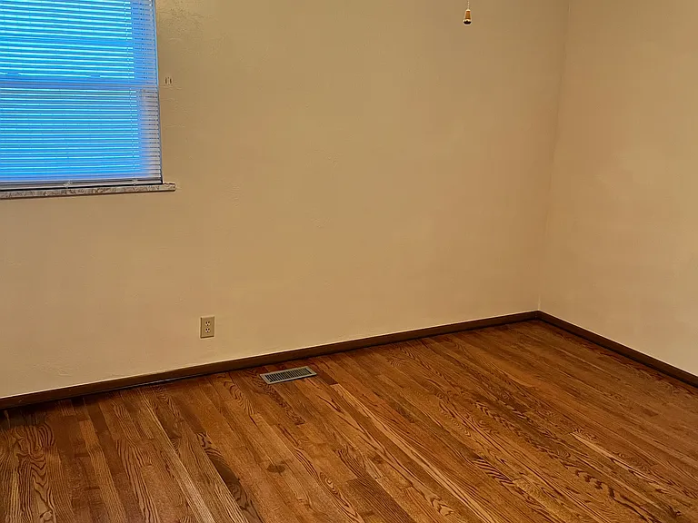 2501 Cypress Ave — Photo 5