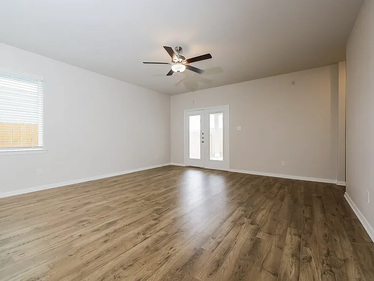 16454 Honeysuckle Hill Dr — Photo 4
