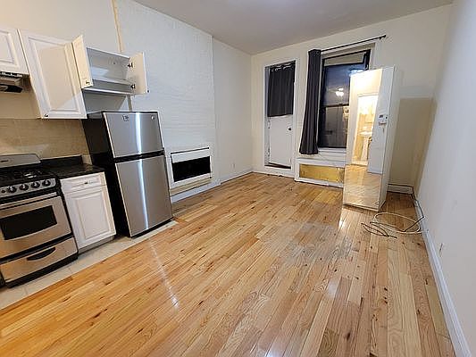 2nd image of 309 E 37th St #1X