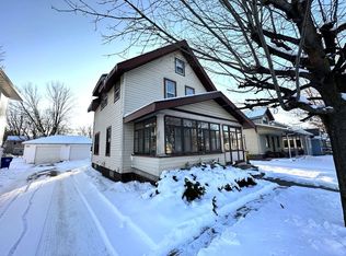 77 10th St, Clintonville, WI 54929