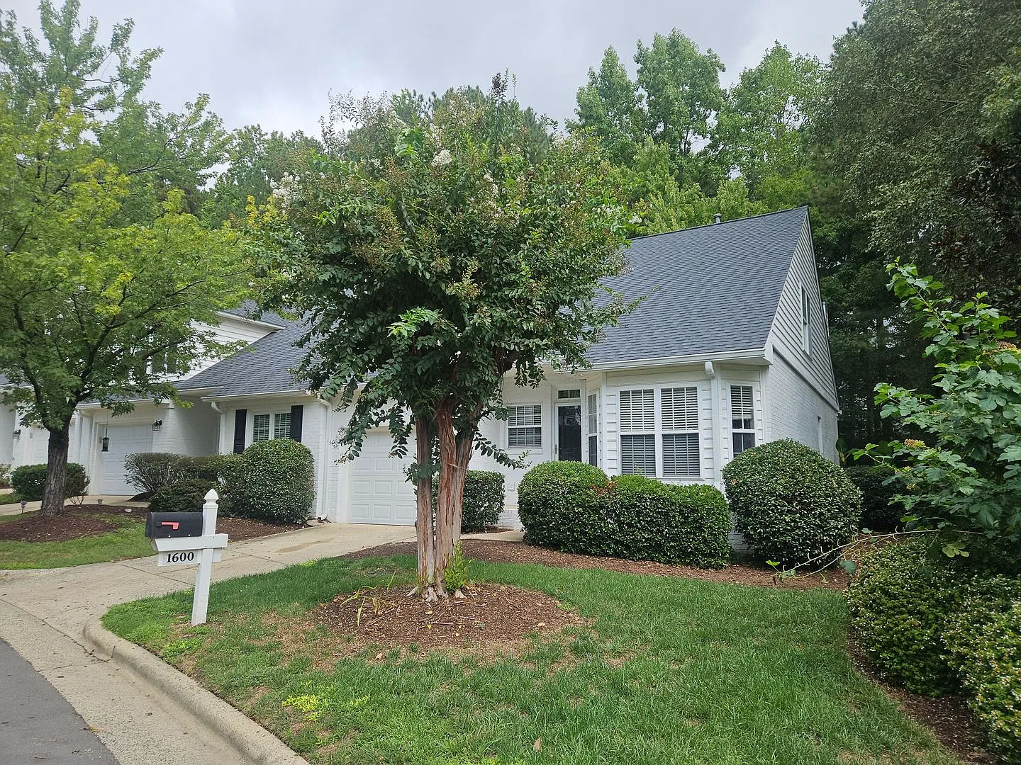 Fantastic 3br 2.5ba TH in Apex! Available Now! — Photo 1