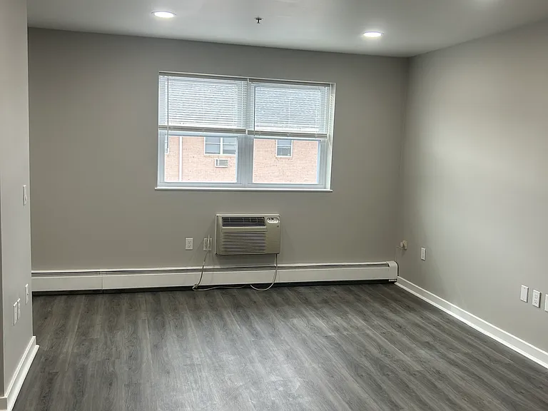 Austin Manor Apartments — Photo 35