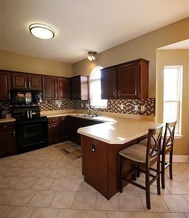 2nd image of 5220 Silver Maple Ln