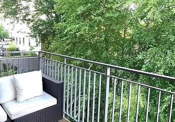 Rented by Paramount Realty Management | media 18