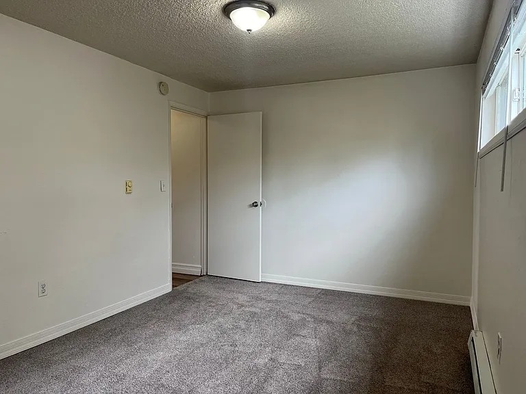Effortless Living Near the Alaska Junction The Webster Apartments — Photo 33