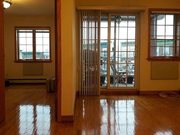 3rd image of 4216 23rd Ave #2