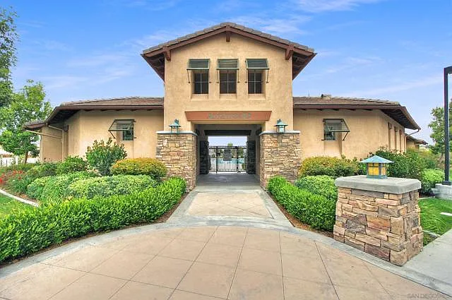 1058 Bells Dr — Photo 29