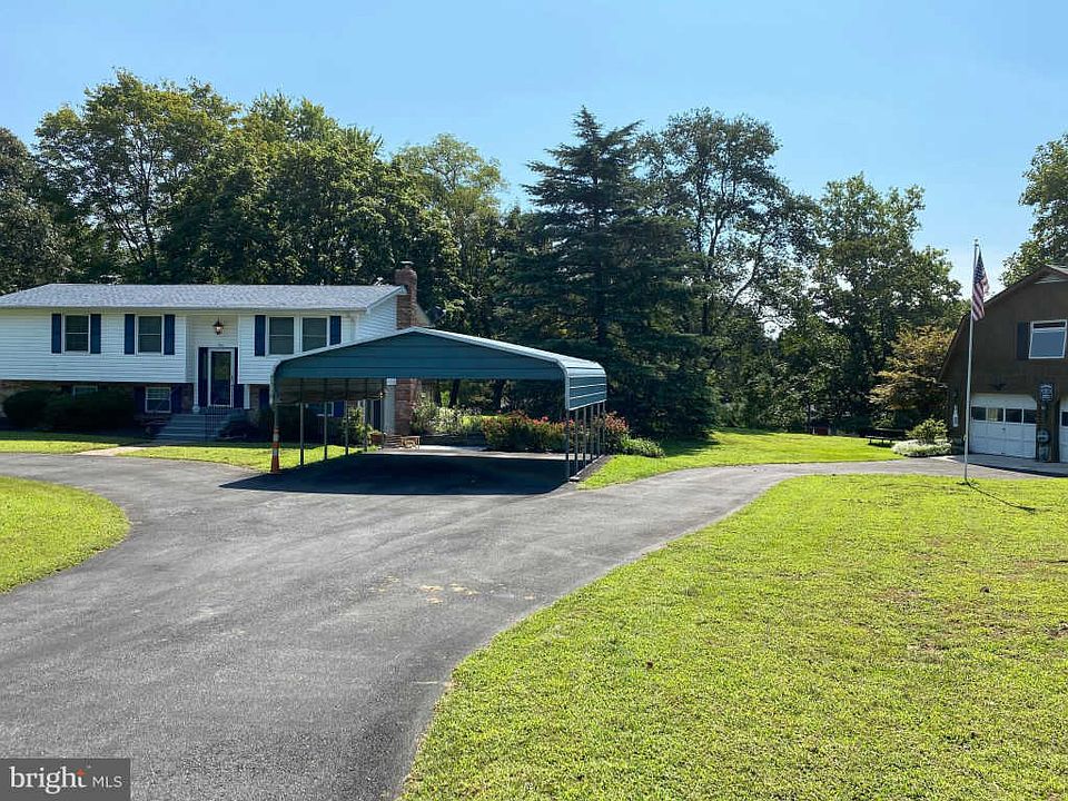 2nd image of 960 Pat Ln