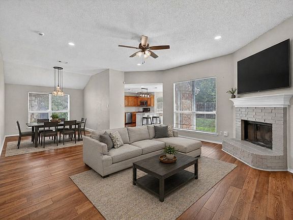 3rd image of 548 Marybeth Dr