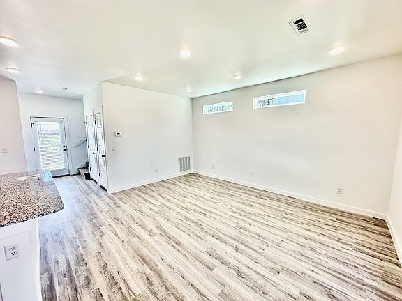 3rd image of 930 Maryland Ave