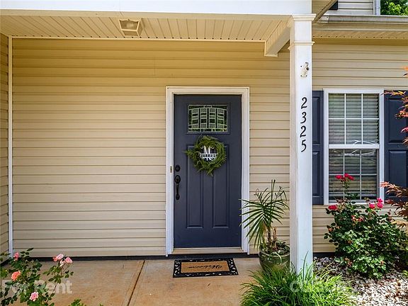 3rd image of 2325 Cricket Ln