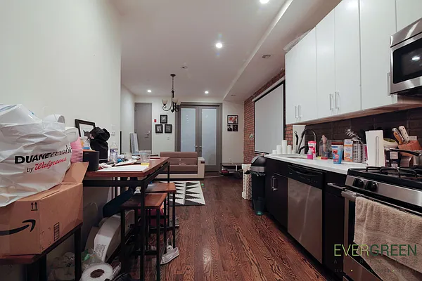 Rented by Evergreen Apartments BK | media 11