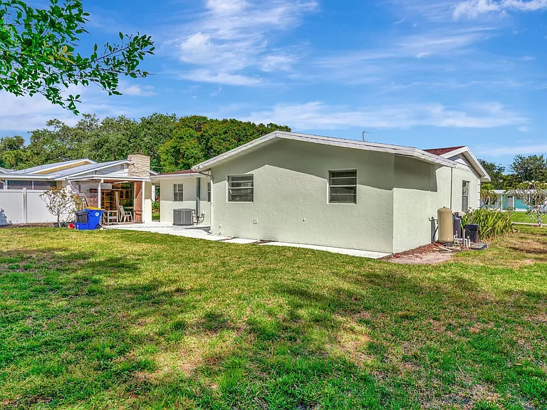 8968 SE Pine Cone Ln — Photo 3