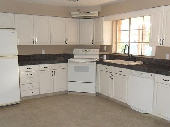 3rd image of 2106 W Montebello Ave