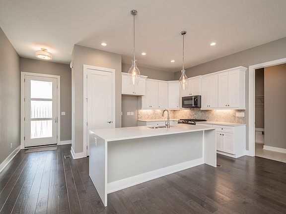 4th image of 6063 Aspen Dr