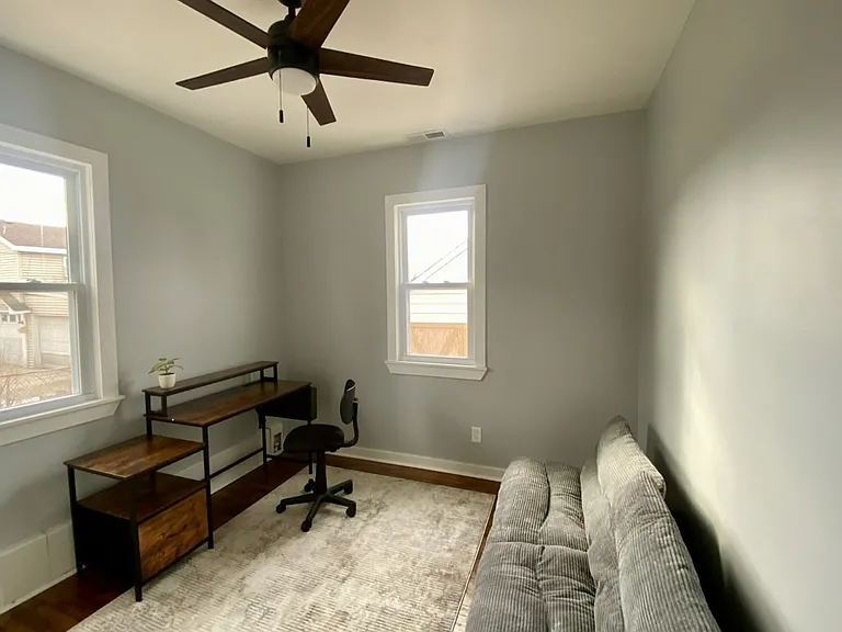 4110 Sheffield Ave — Photo 11