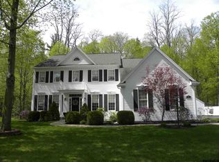 4 Rockledge Ct, Ballston Lake, NY 12019