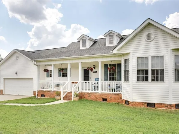 560 Bobcat Rd, Summerfield, NC 27358